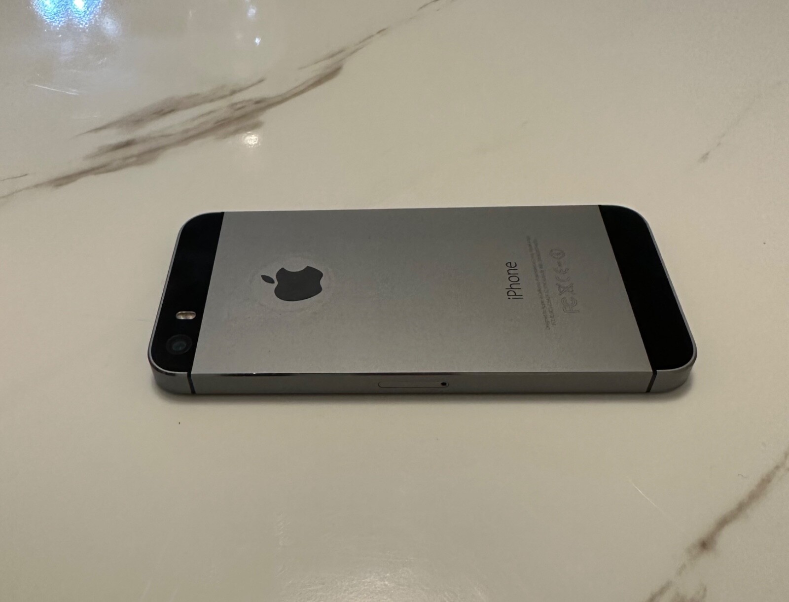 Apple iPhone 5s - 16GB, 32GB, 64GB - ALL COLORS Unlocked/AT&T/T-Mobile A1453