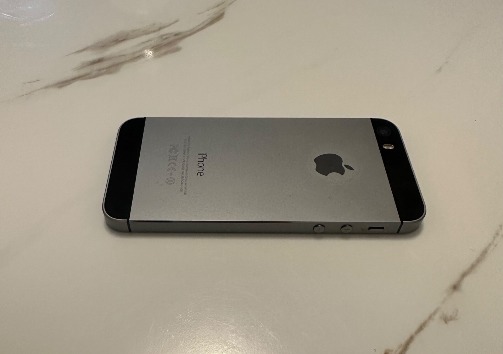 Apple iPhone 5s - 16GB, 32GB, 64GB - ALL COLORS Unlocked/AT&T/T-Mobile A1453